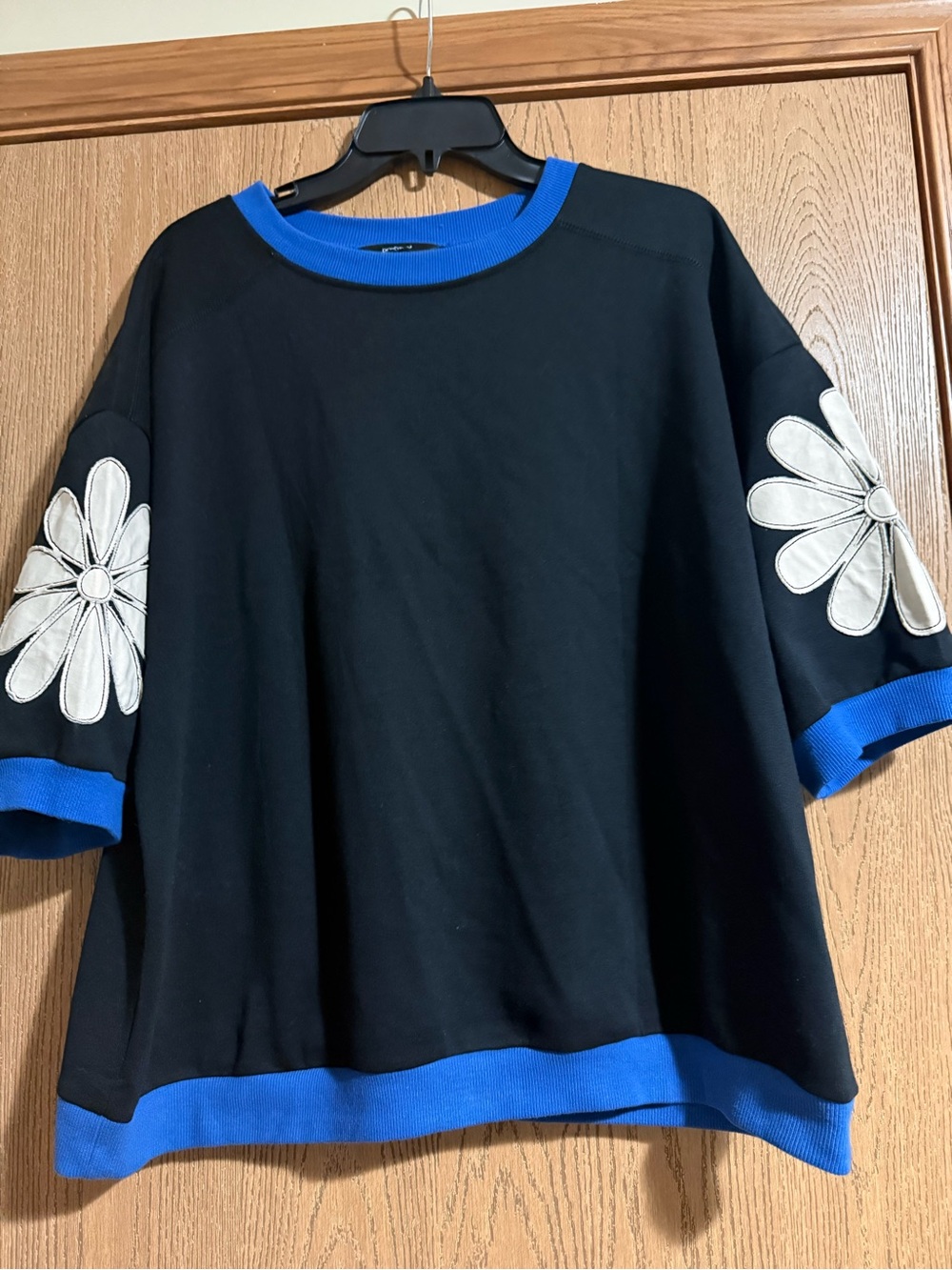 Dokotoo 3/4 Sleeve Shirt Floral Patch Crewneck